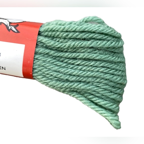Flemish green VTG NOS Scovill Dritz Luxury 100% Virgin Wool Needlepoint 40 yds - Picture 2 of 4